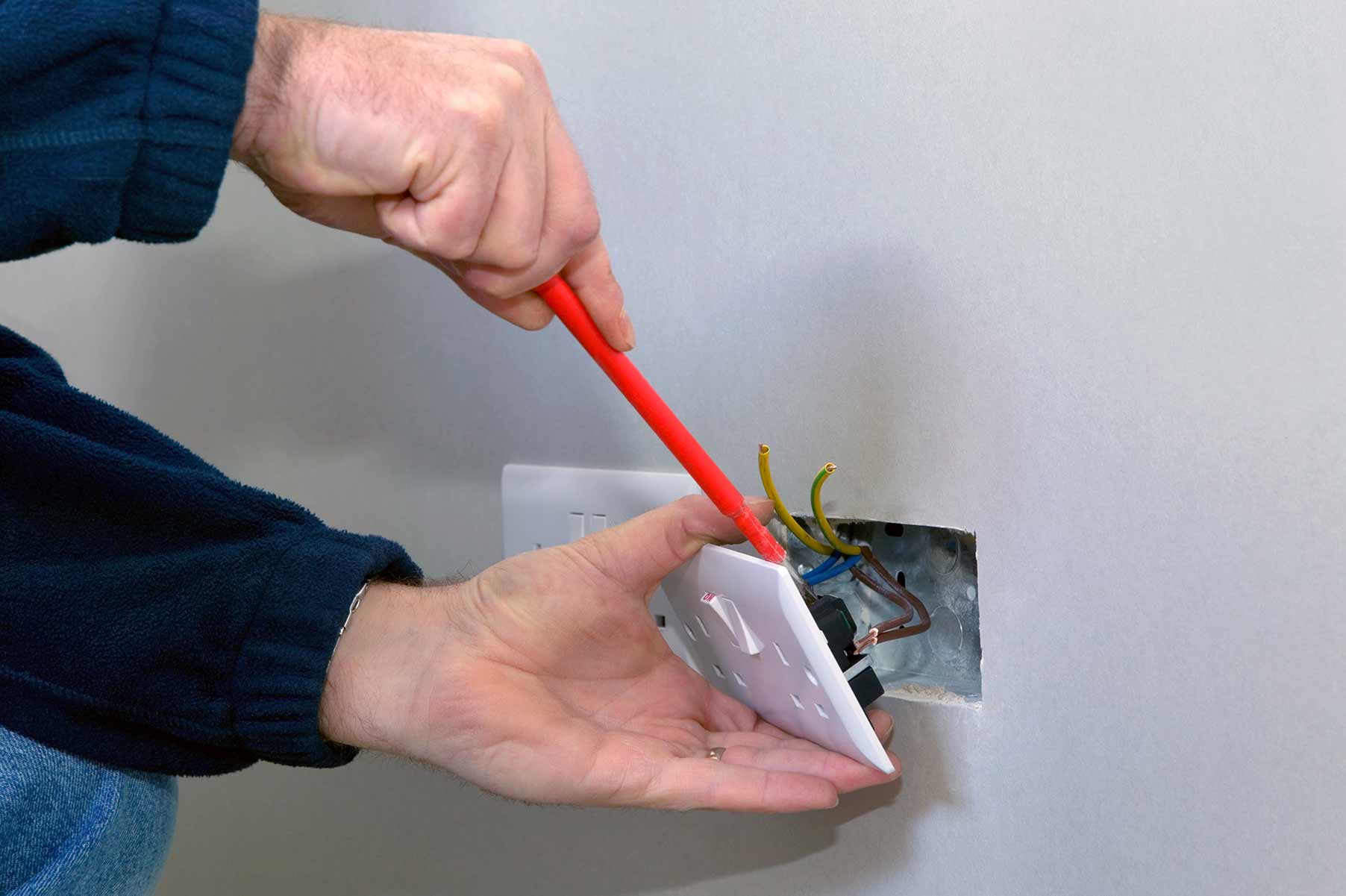 Our electricians can install plug sockets for domestic and commercial proeprties in Fleet and the local area. 